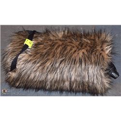 U-TUBE FAUX FUR HAND WARMER