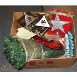 BOX WITH HOME DECOR INCL VIOLIN, LAMP-POST CANDLE