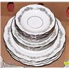Image 1 : 16PC QUEEN ANNE ROYAL BAVARIAN FINE BONE CHINA SET