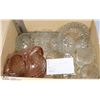 Image 1 : 12) BOX OF CRYSTAL "WAFFLE PATTERN" INCL PITCHER,