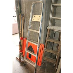 FOUR FOOT ALUMINUM PAINTERS LADDER