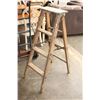 Image 1 : FOUR FOOT WOOD STEPLADDER