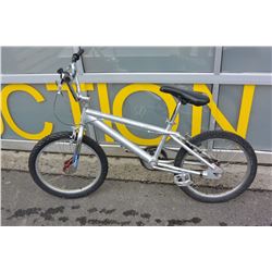 CHROME MONGOOSE MOUNTAIN BIKE