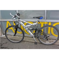 CHROME MONGOOSE MOUNTAIN BIKE