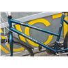 Image 2 : BLUE AND WHITE MOUNTAIN TOUR BIKE