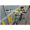 Image 3 : BLUE AND WHITE MOUNTAIN TOUR BIKE