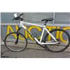 Image 1 : WHITE GIANT BIKE