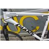 Image 3 : WHITE GIANT BIKE