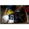 Image 1 : BOX OF TOOLS AIR HOS AND WORK LIGHT