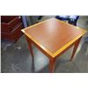 Image 2 : SQUARE MAPLE KITCHEN TABLE