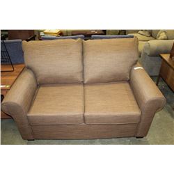 NEW HOME ELEGANCE MODDERN BROWN FABRIC PILLOW BACK LOVESEAT RETAIL $899