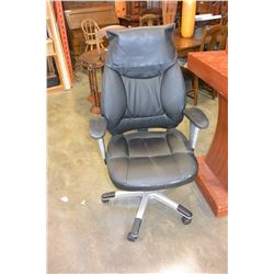 BLACK ROLLING OFFICE CHAIR