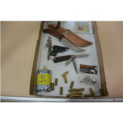 TRAY OF POCKET KNIVES AND GUN COLLECTIBLES