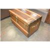 Image 2 : METAL STORAGE TRUNK WITH TRAY