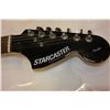 Image 2 : STARCASTER FENDER ELECTRIC GUITAR