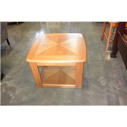 OAK ENDTABLE