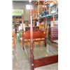 Image 1 : MAHOGANY QUEEN SIZE CARVED PORSTER BEDFRAME