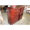Image 2 : MAHOGANY FINISH 5 DRAWER HIGHBOY AND PAIR OF 2 DRAWER NIGHTSTANDS