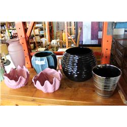 LOT OF ASSORTED PLANT POTS AND GLASS VASE