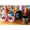 Image 1 : LOT OF ASSORTED PLANT POTS AND GLASS VASE
