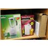 Image 1 : SHELF LOT OF BRAUN BLENDER AND HAMILTON BEACH JUICER ETC