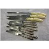 Image 1 : WEAR EVER 1947 BAKELITE HANDLED KNIFE SET AND SILVER PLATE DINNER KNIVES