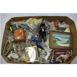 TRAY OF ASSORTED COLLECTIBLES