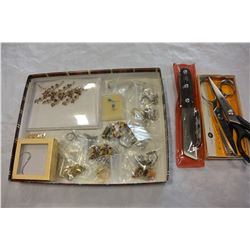 TRAY OF JEWELLRY AND VINTAGE SCISSORS