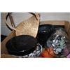 Image 2 : TWO BOXES OF METAL WARE AND HOME DECOR