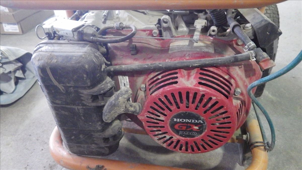 RIGID 7000 W GENERATOR W/HONDA GX390 GAS ENGINE