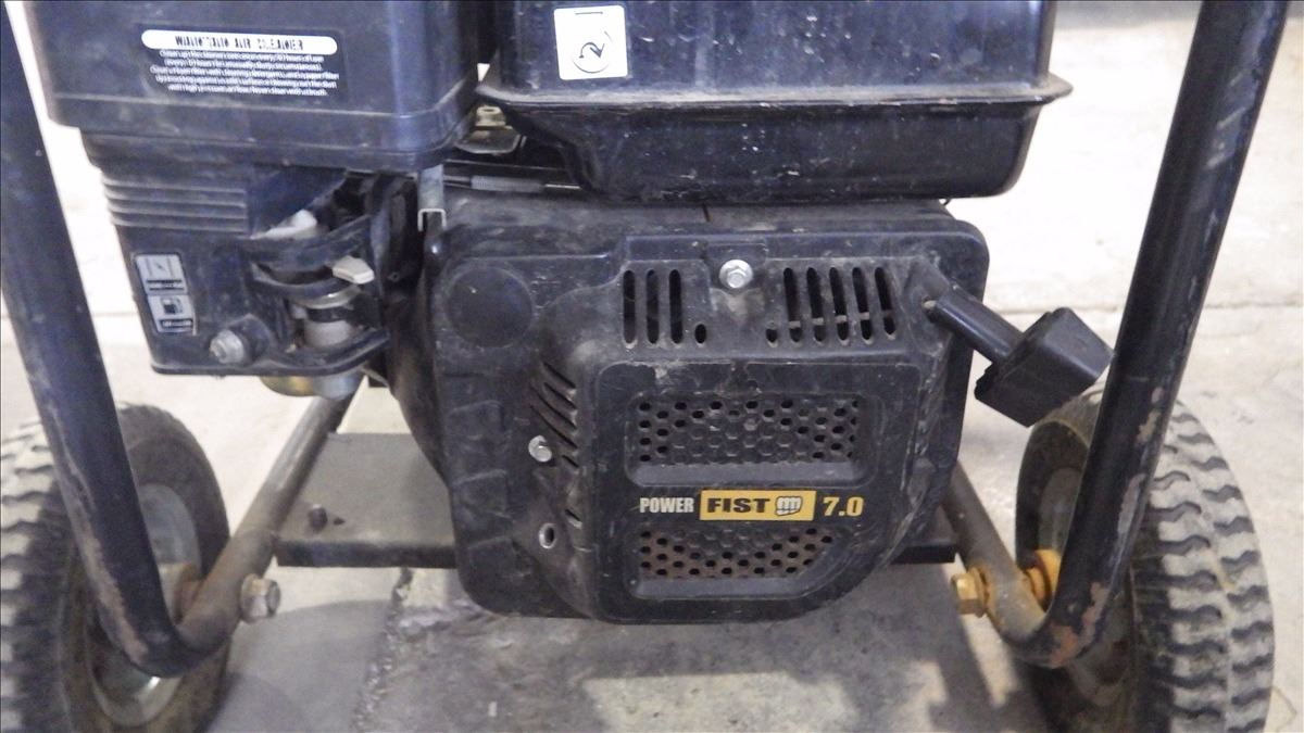 7 HP POWER FIST GAS WATER PUMP WITH HOSE. 3" INLET AND OUTLET 264 GPM MAX FLOW