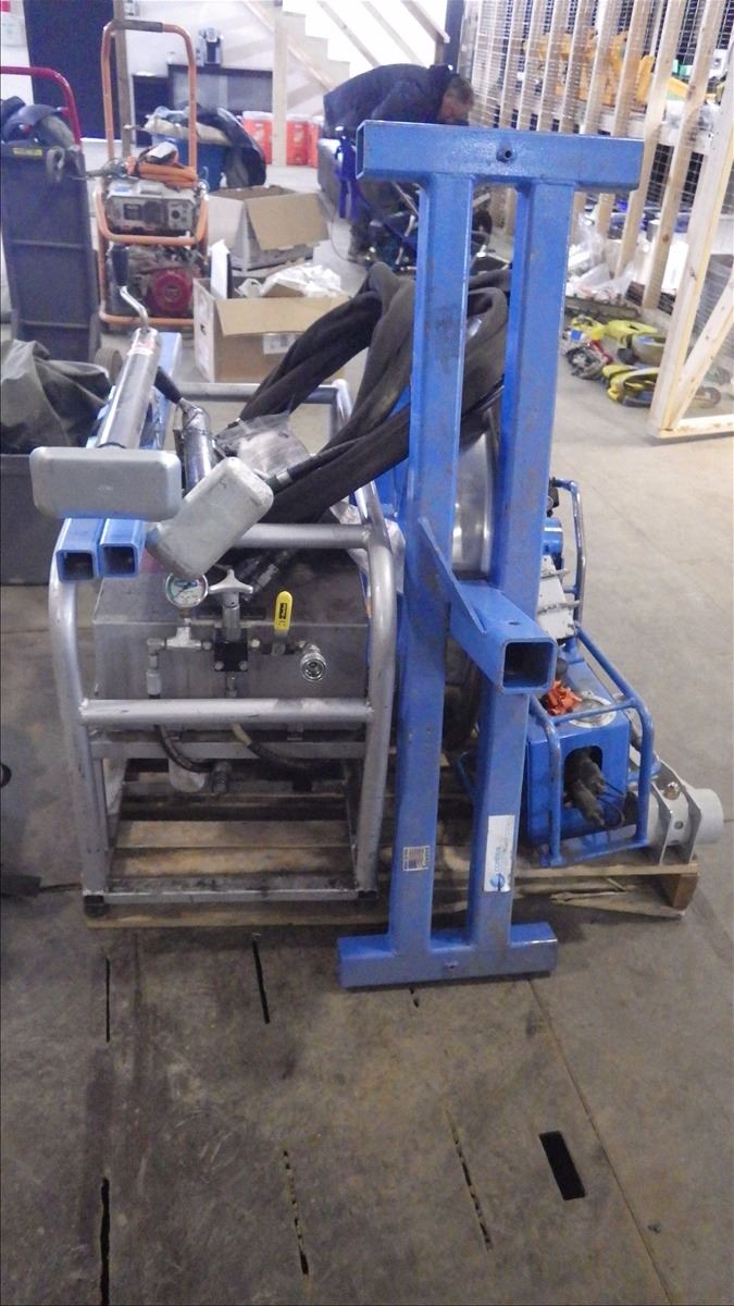 CONDUX CABLE PULLER WITH POWER PACK, SELF STAND AND HITCH MOUNT