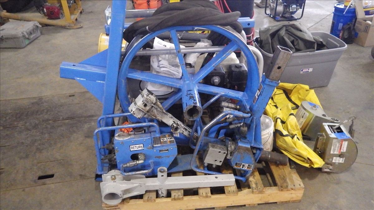 CONDUX CABLE PULLER WITH POWER PACK, SELF STAND AND HITCH MOUNT