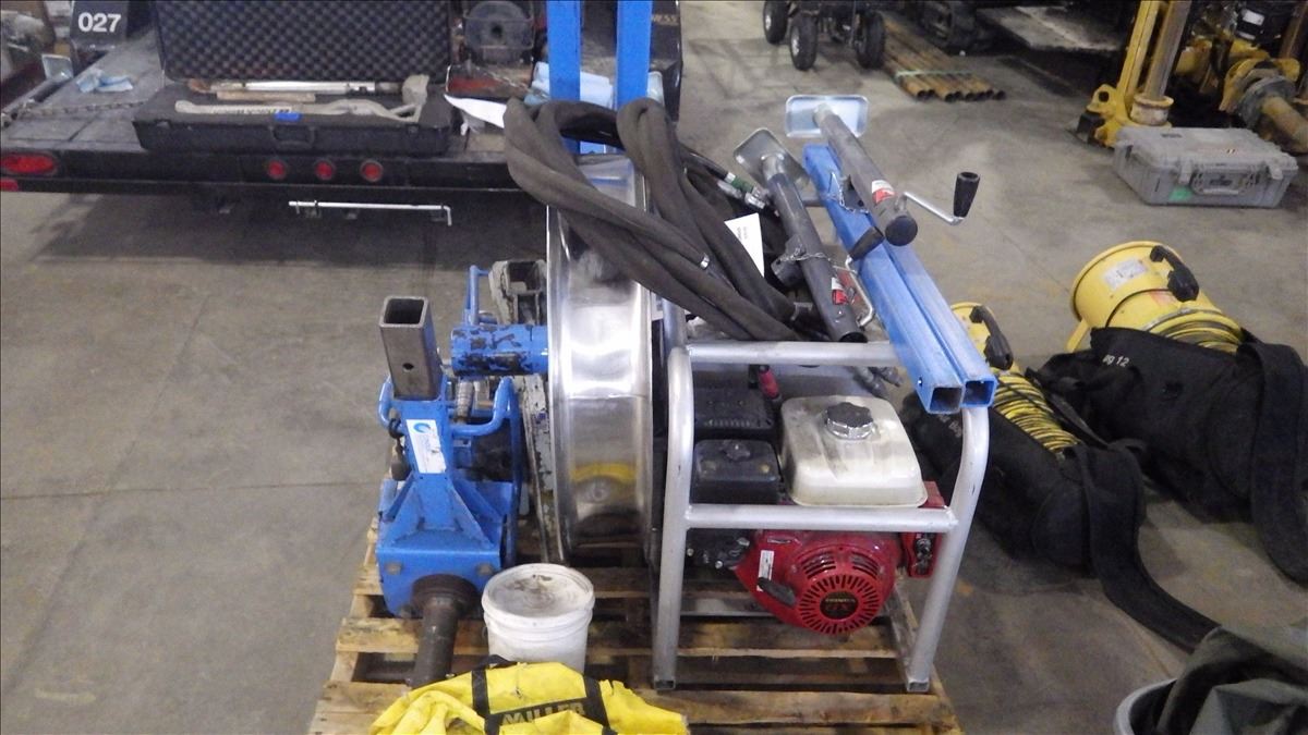 CONDUX CABLE PULLER WITH POWER PACK, SELF STAND AND HITCH MOUNT