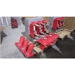SQUARE "D" UNUSED MEDIUM VOLTAGE CIRCUIT BREAKER 4.76 KV COMPLETE WITH COUPLERS