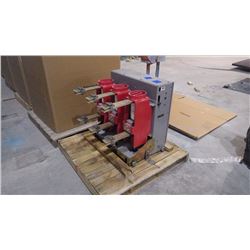 SQUARE "D" NEW UNUSED MEDIUM VOLTAGE CIRCUIT BREAKER 4.76 KV - NO COUPLERS