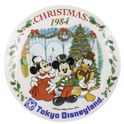 Set of (16) Tokyo Disneyland Christmas Plates.