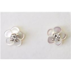#16-14KT GOLD DIAMOND MOTHER OF PEARL FLOWER