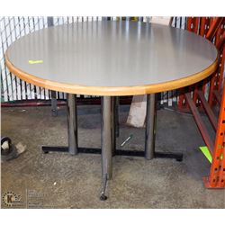 ROUND TABLE 48X48X30.