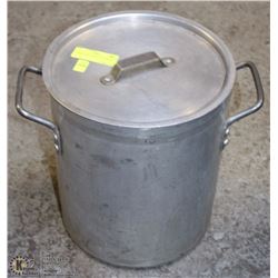 LARGE 16 QT STOCK POT WITH LID.