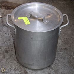 LARGE 16 QT STOCK POT WITH LID.