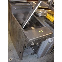 QUEST DEEP FRYER MODEL MV 40/130 NO BASKETS