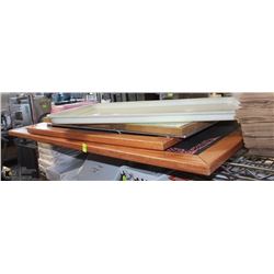 SHELF OF SIGNS, LATEX GLOVES AND NAPKINS