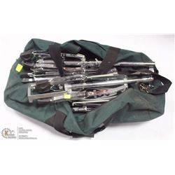 DRUM ACCESSORIES, STANDS ETC IN GREEN DUFFLE BAG
