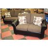 Image 1 : NEW TWO TONE BLK AND SAGE SOFA SET WITH ACCENT