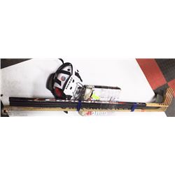 INSTANT ICE SKATING RINK WITH 4 HOCKEY STICKS &