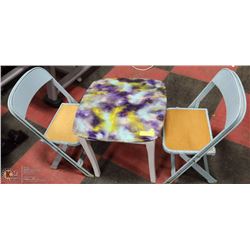 KIDS TABLE W/ 2 FOLDING VINTAGE CHAIRS.