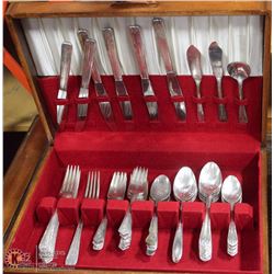 WOOD BOX WITH VINTAGE FLATWARE -