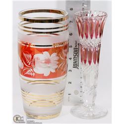 FLAT WITH 2 DECORATIVE CRYSTAL VASES.