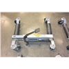 Image 3 : FOUR HYDRAULIC VEHICLE POSITIONING JACKS